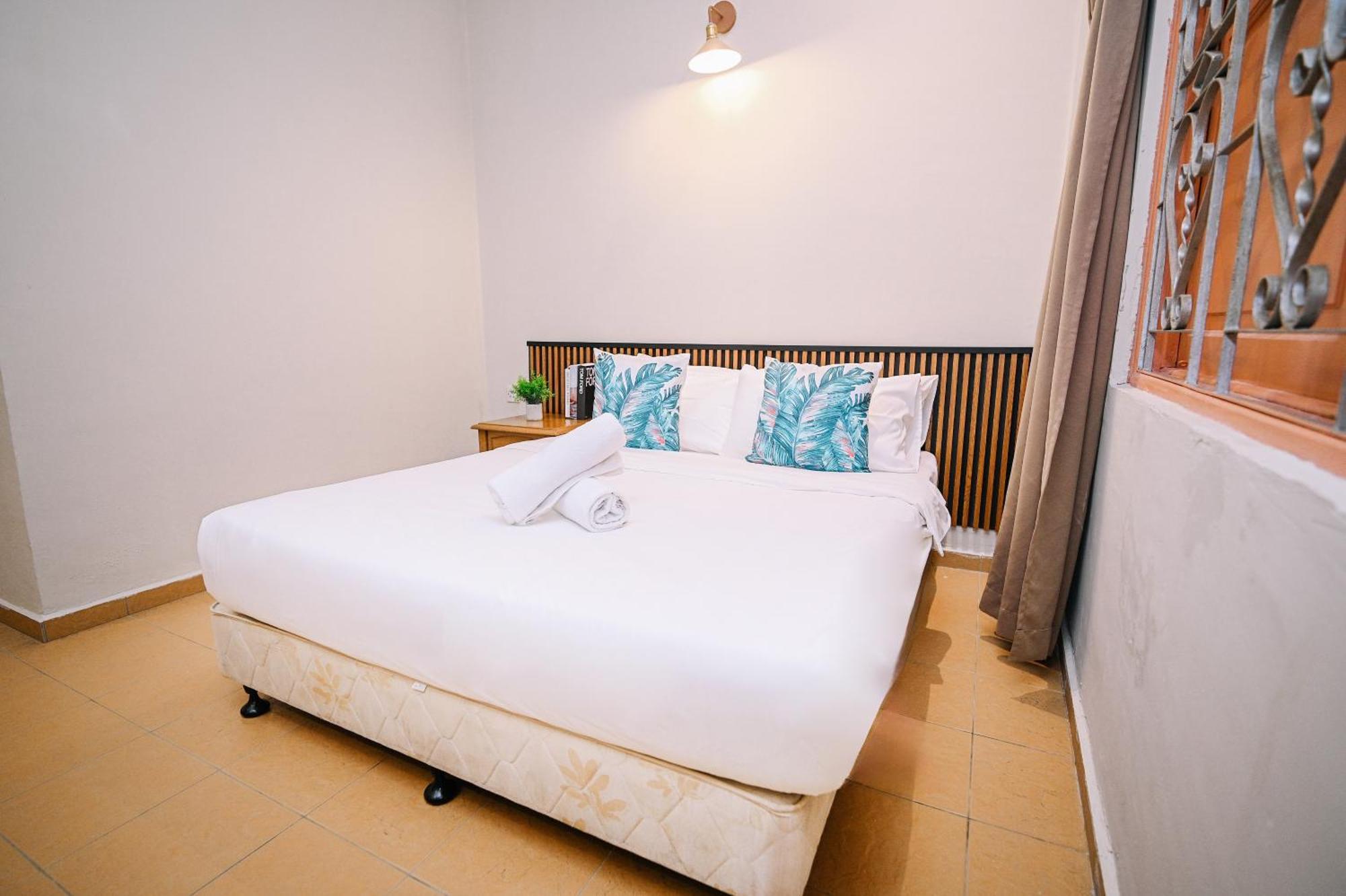 Swing & Pillows - Jonker Street Hotel 2*